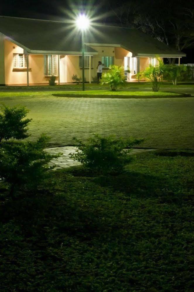Victoria Apartments Ливингстън Екстериор снимка
